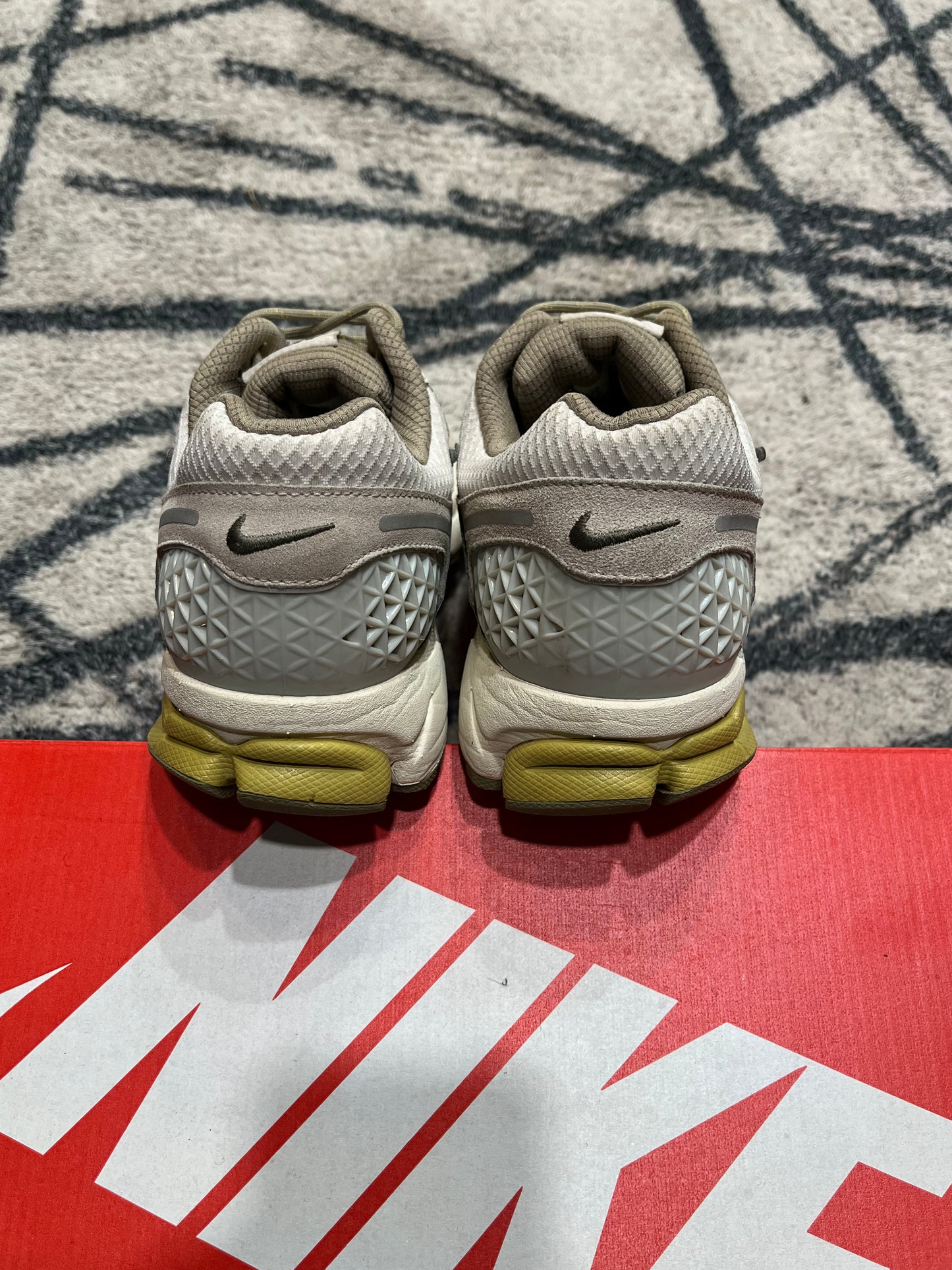 Nike Vomero 5 Light Bone Medium Olive