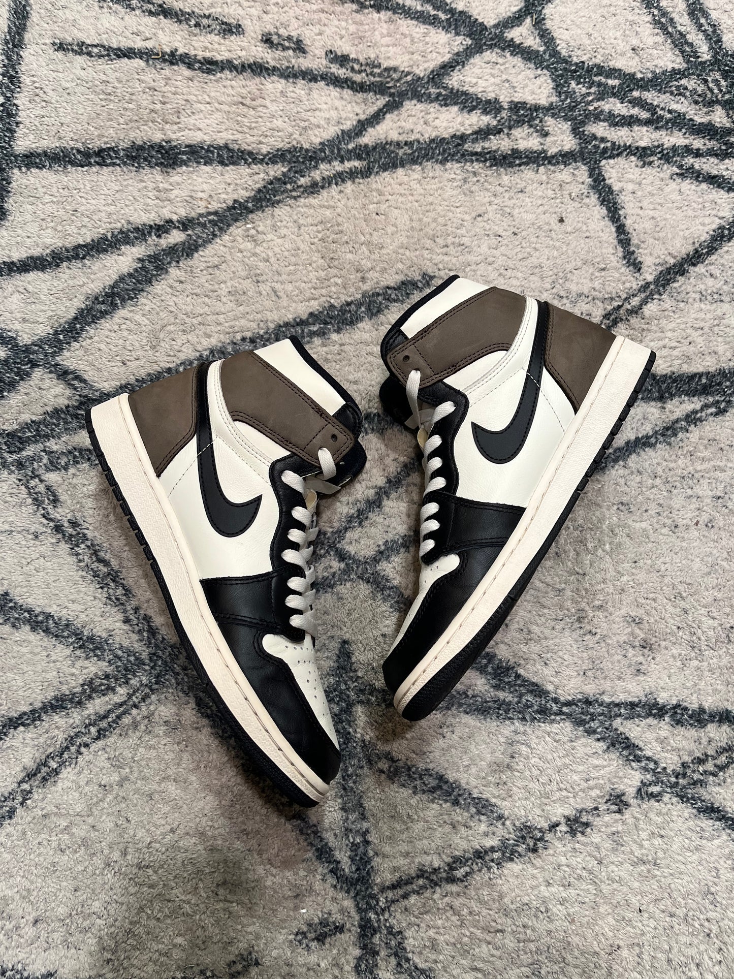 Air Jordan 1 High Mocha