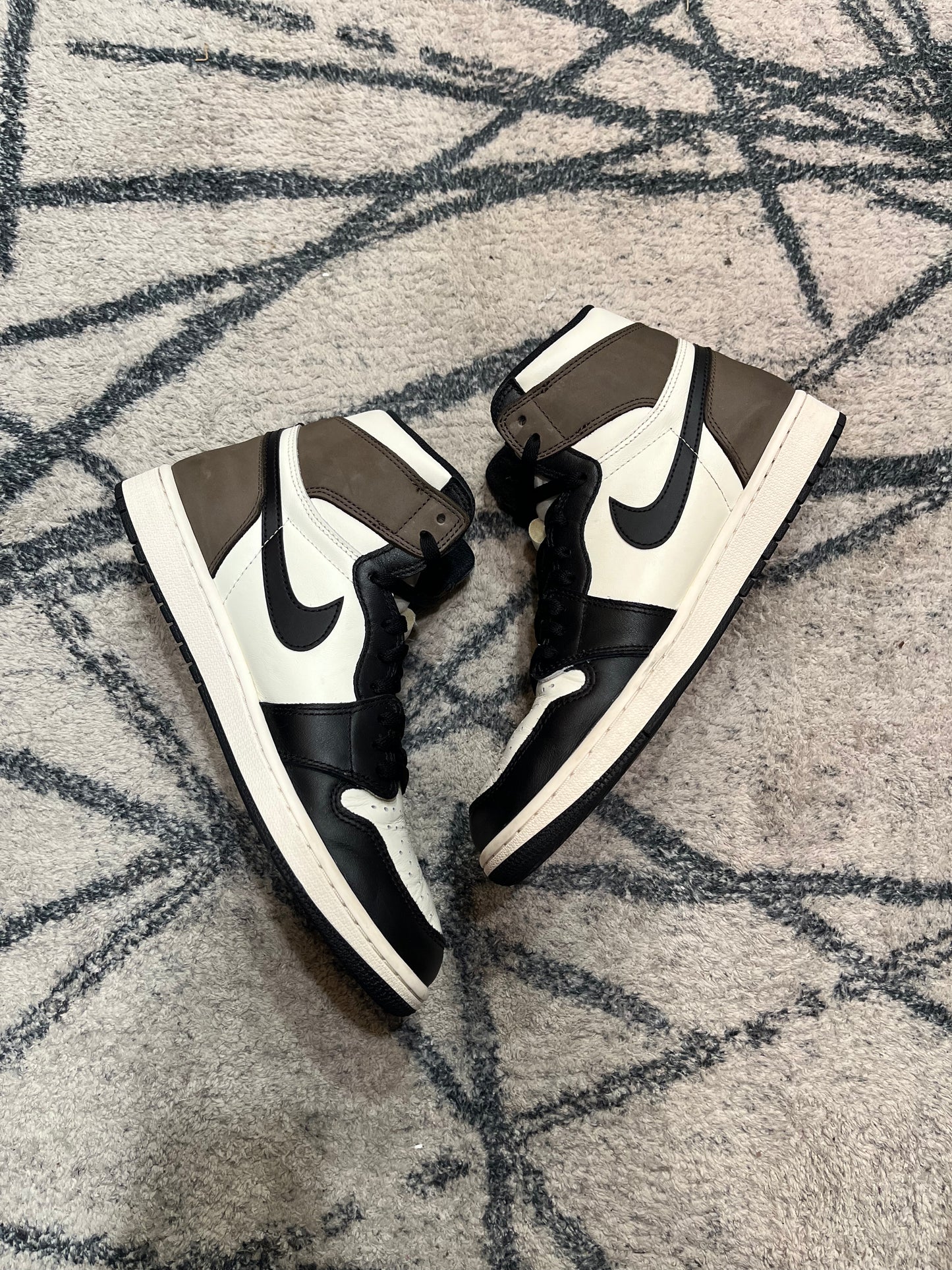 Air Jordan 1 High Mocha
