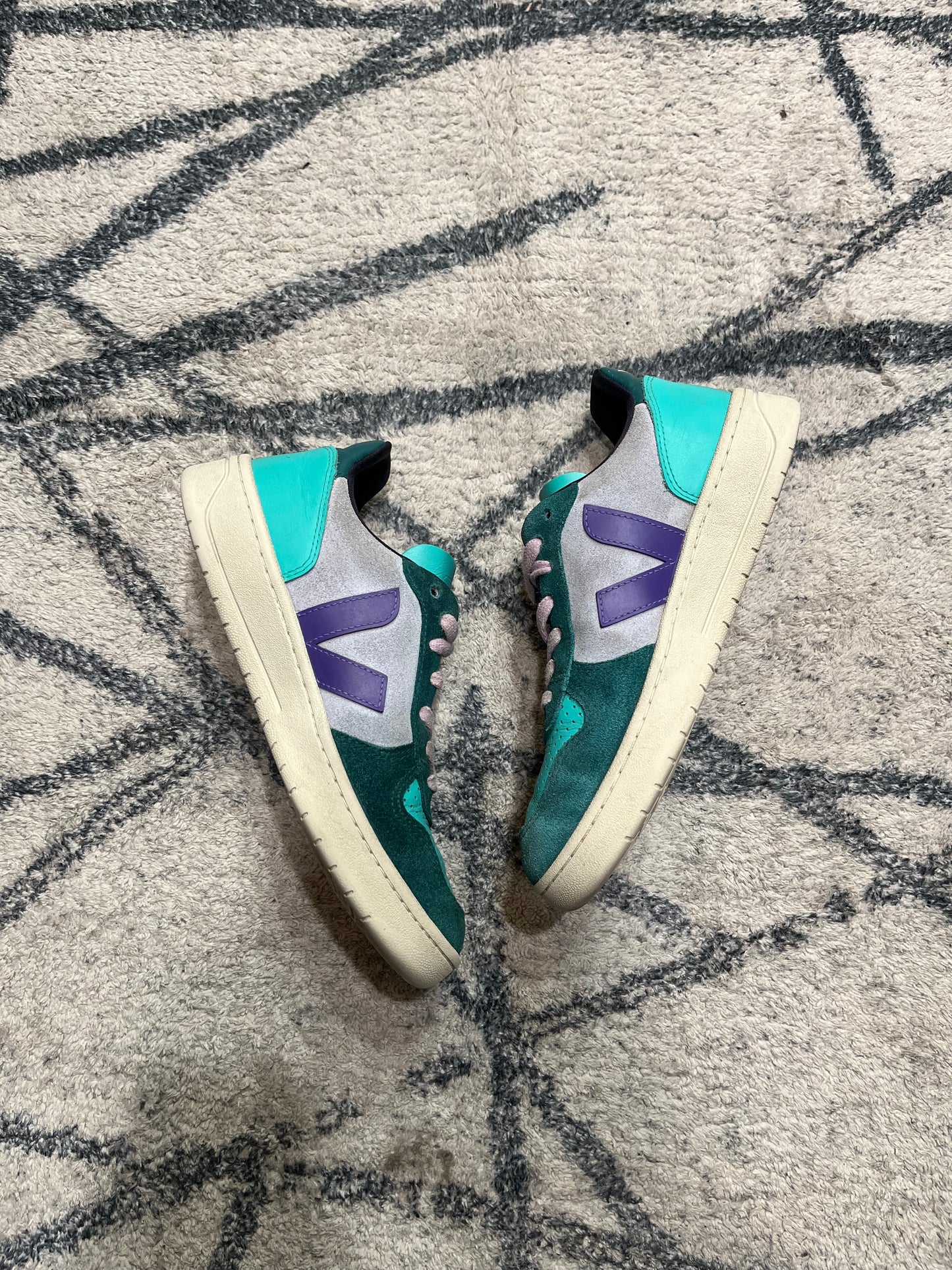 Veja snekers V-10 Purple Stone