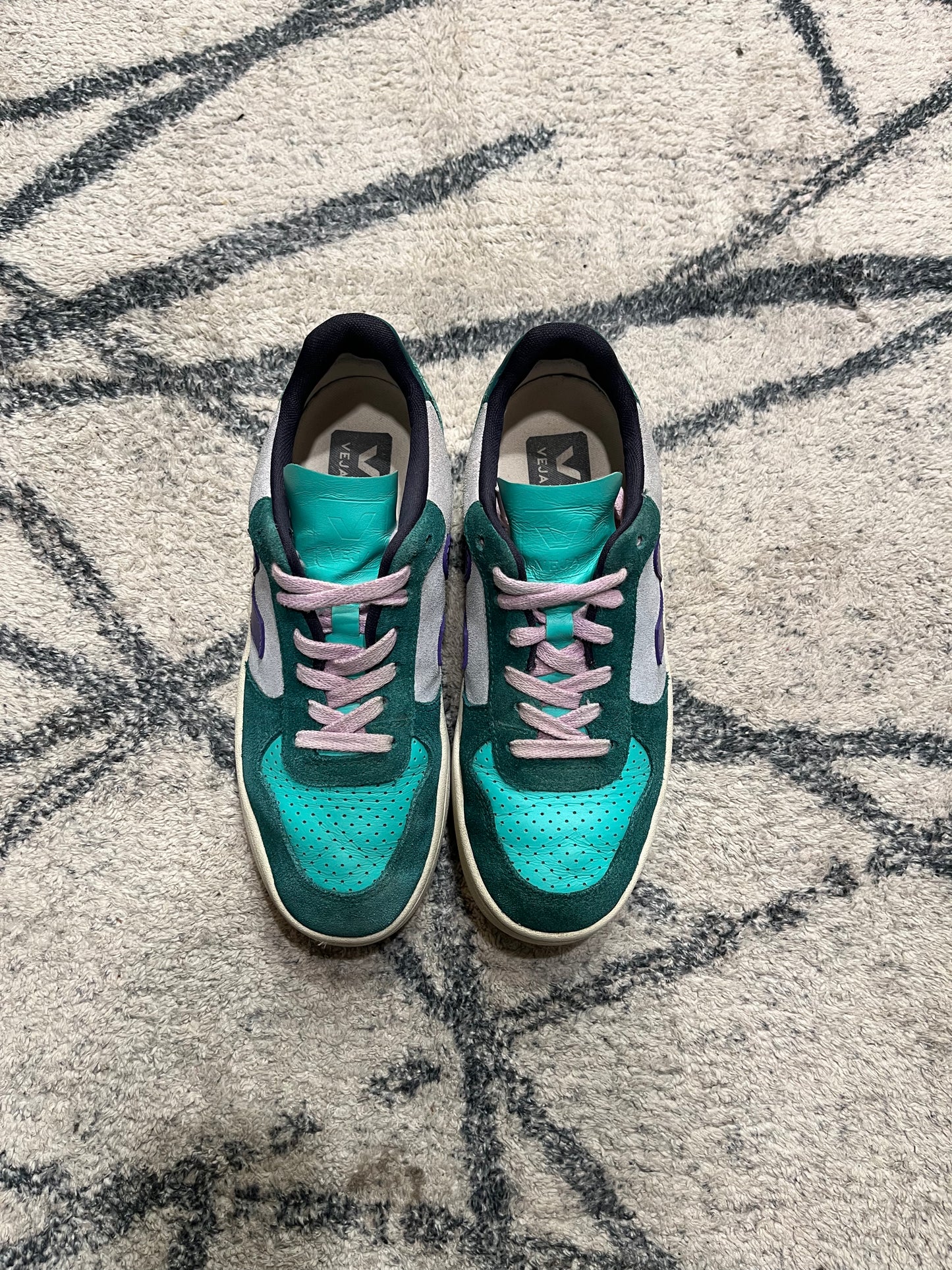 Veja snekers V-10 Purple Stone