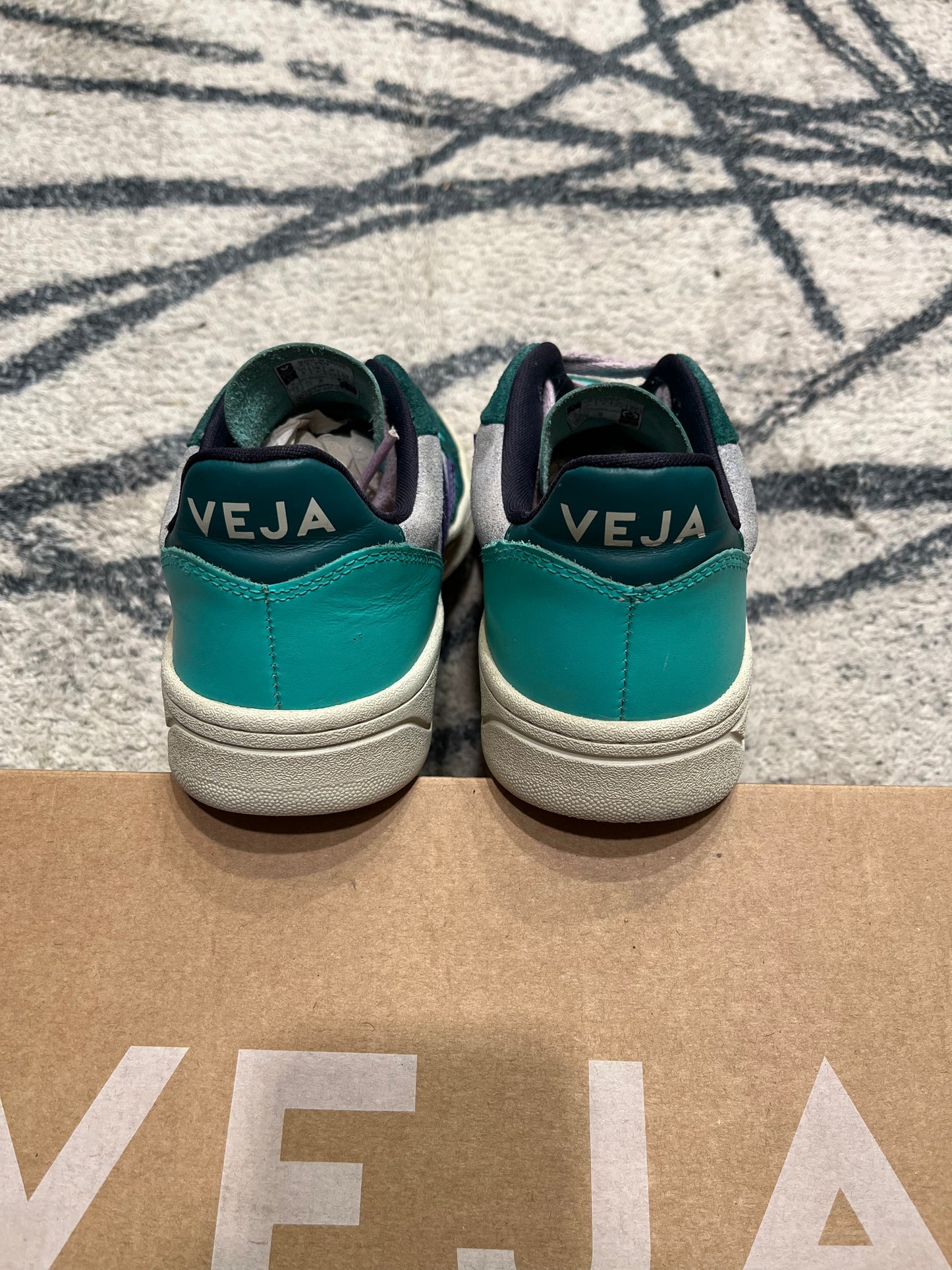 Veja snekers V-10 Purple Stone