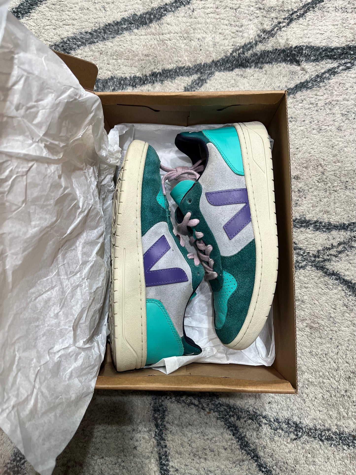 Veja snekers V-10 Purple Stone