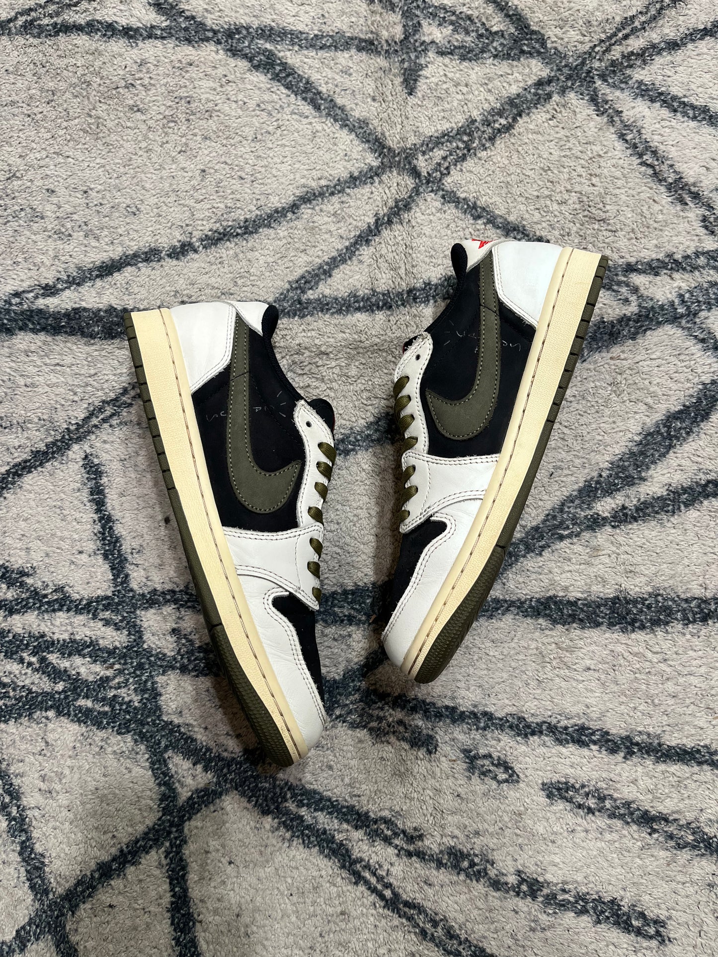 Air Jordan 1 Travis Olive