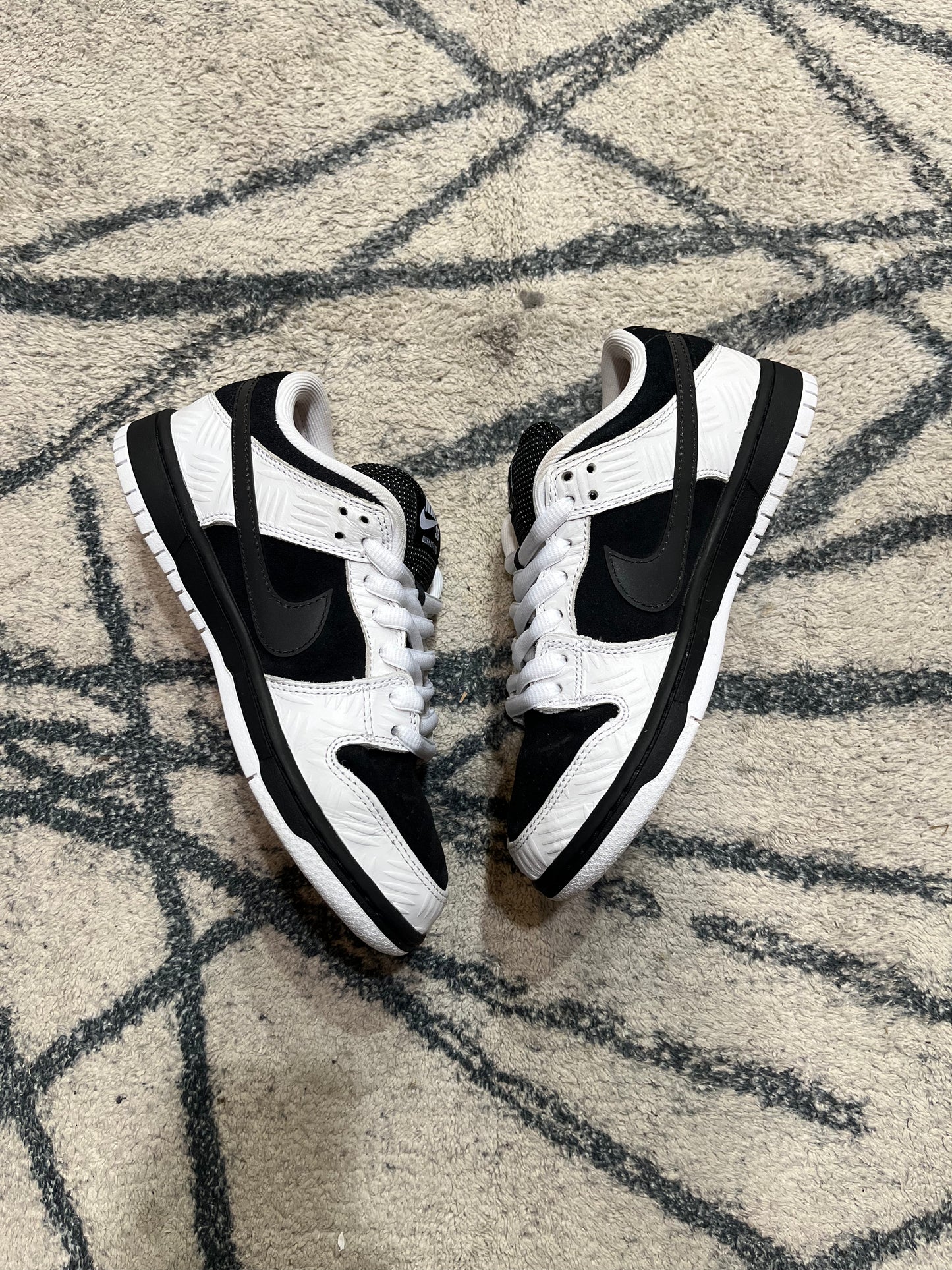 Nike SB Dunk Low TightBooth