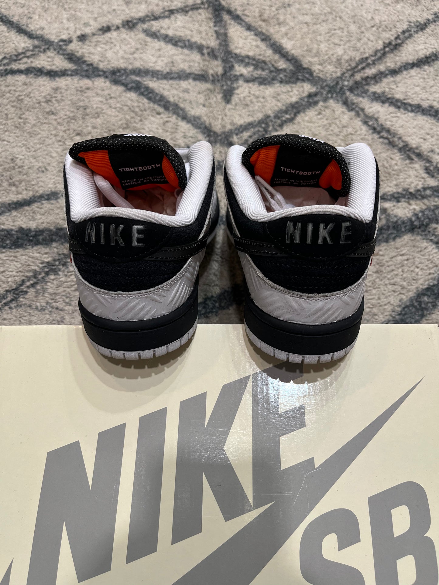 Nike SB Dunk Low TightBooth