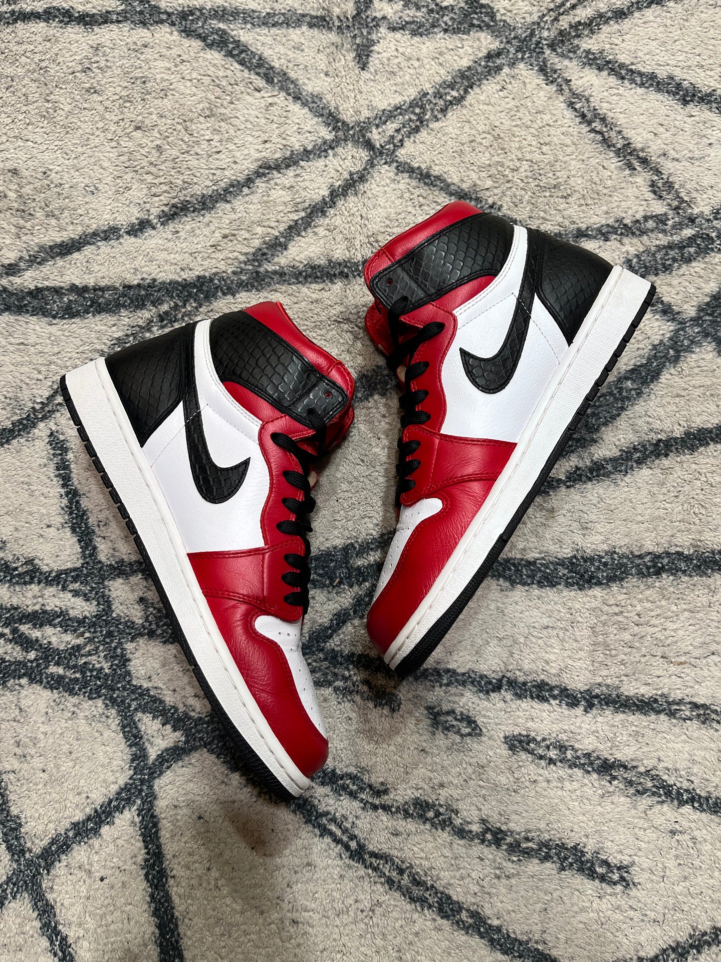 Air Jordan 1 Chicago Satin Snake
