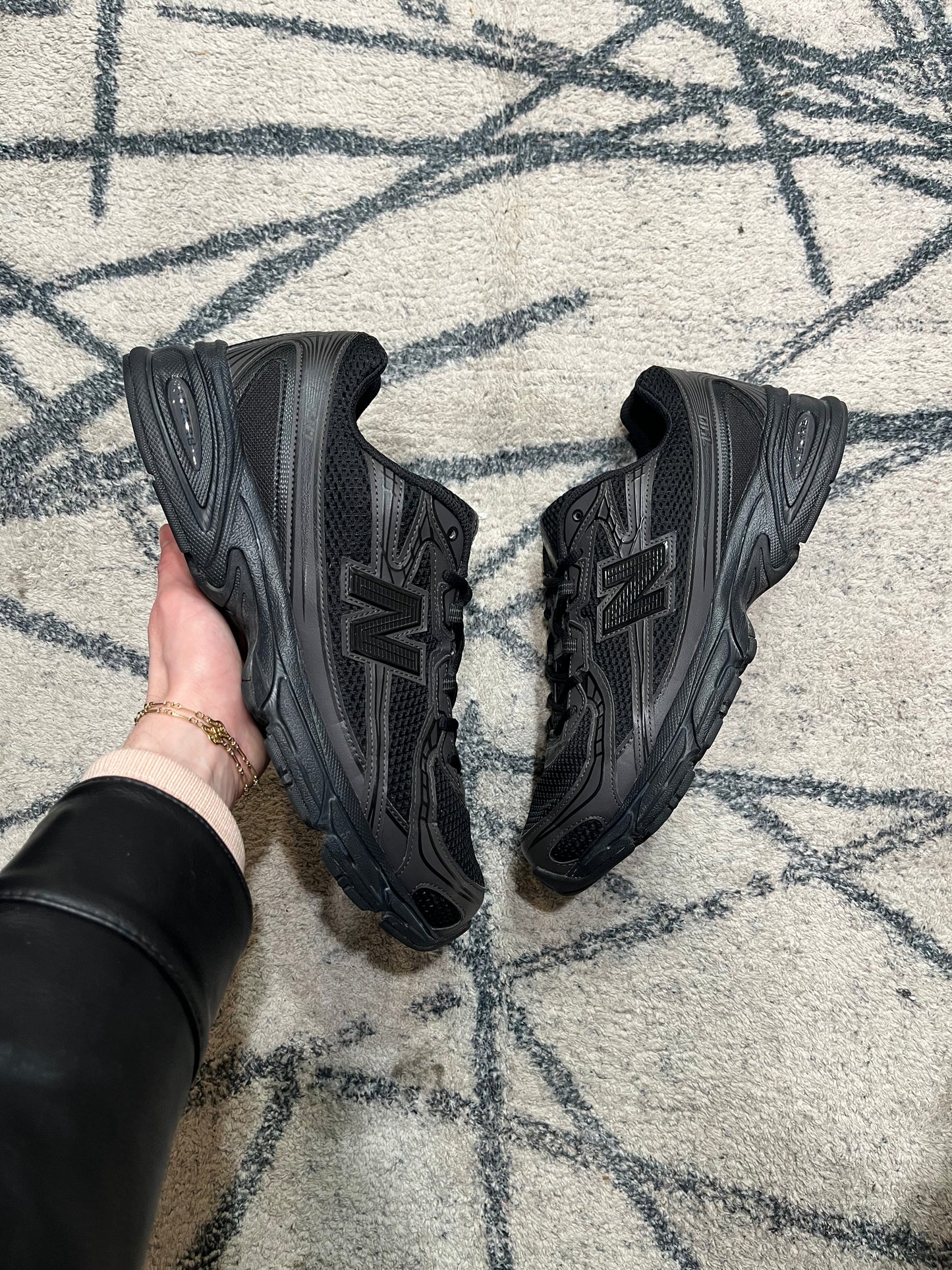 New Balance 740 Black