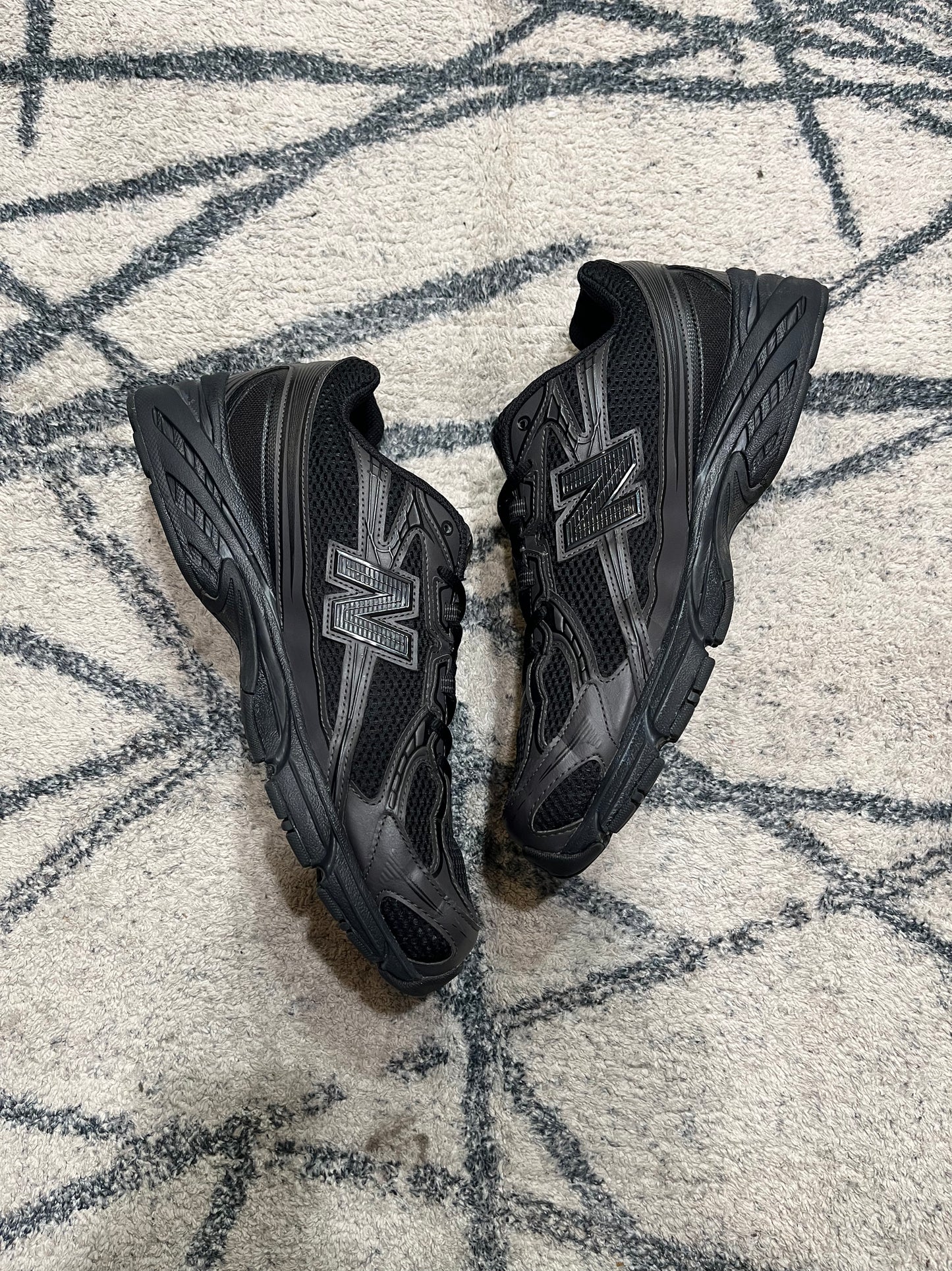 New Balance 740 Black