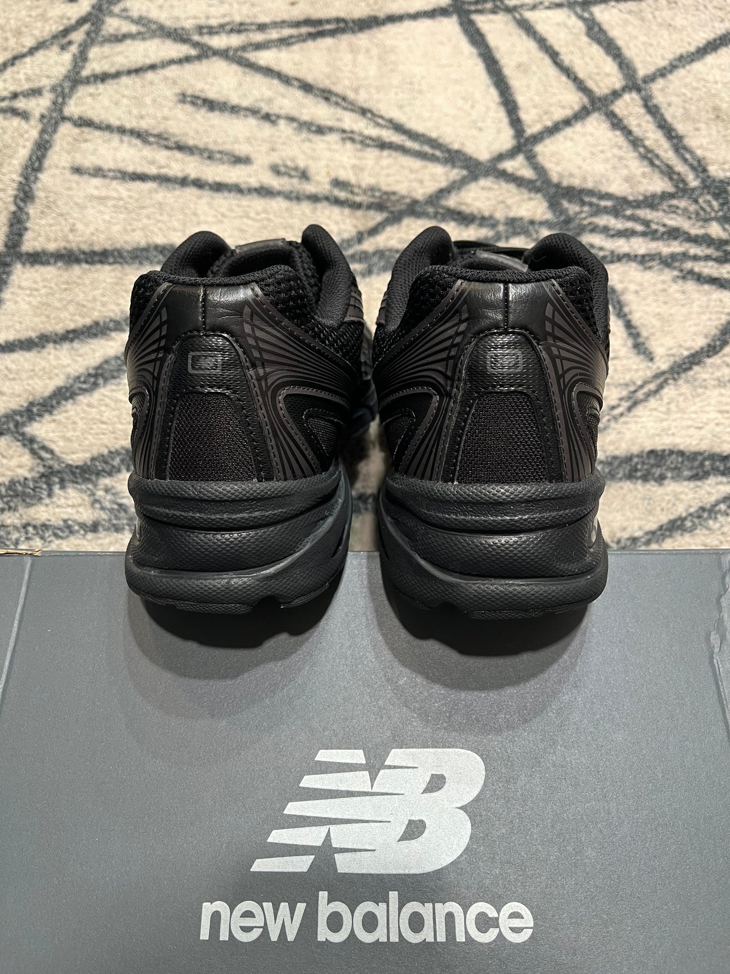 New Balance 740 Black