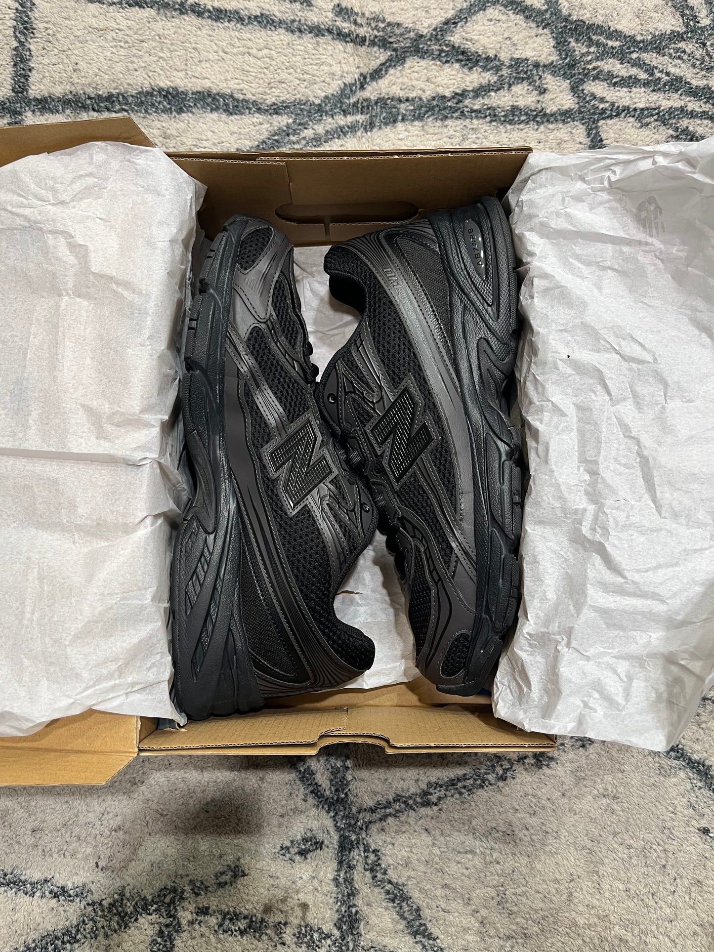 New Balance 740 Black