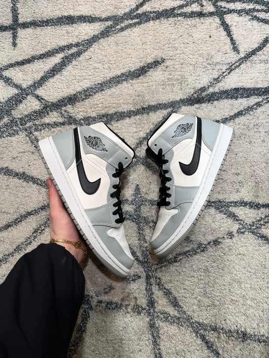 Air Jordan 1 Mid Smoke Grey