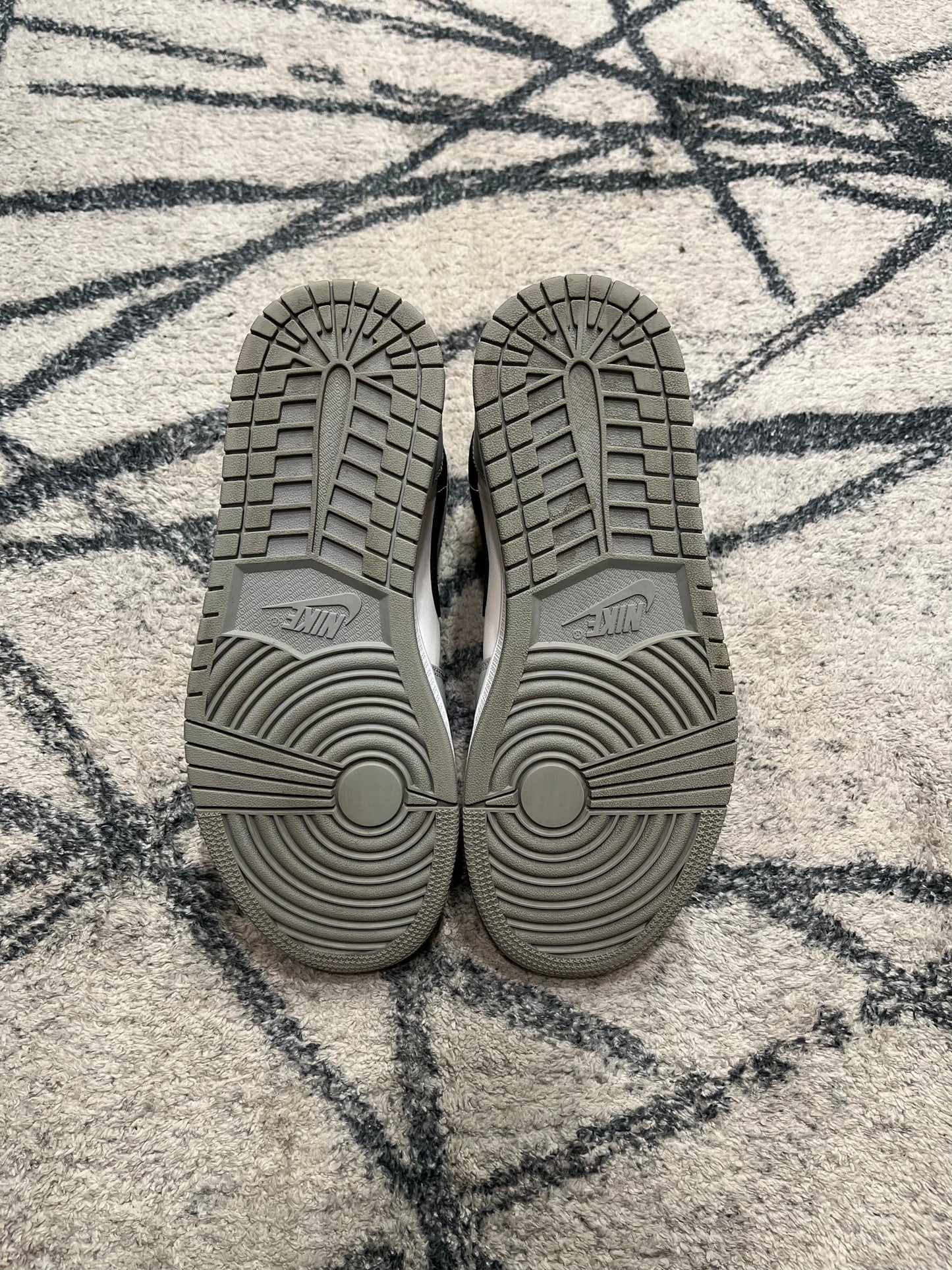 Air Jordan 1 Mid Smoke Grey