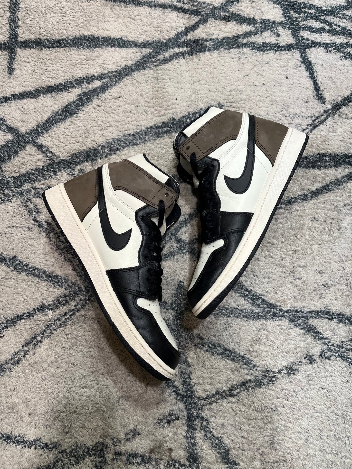 Air Jordan 1 High Mocha