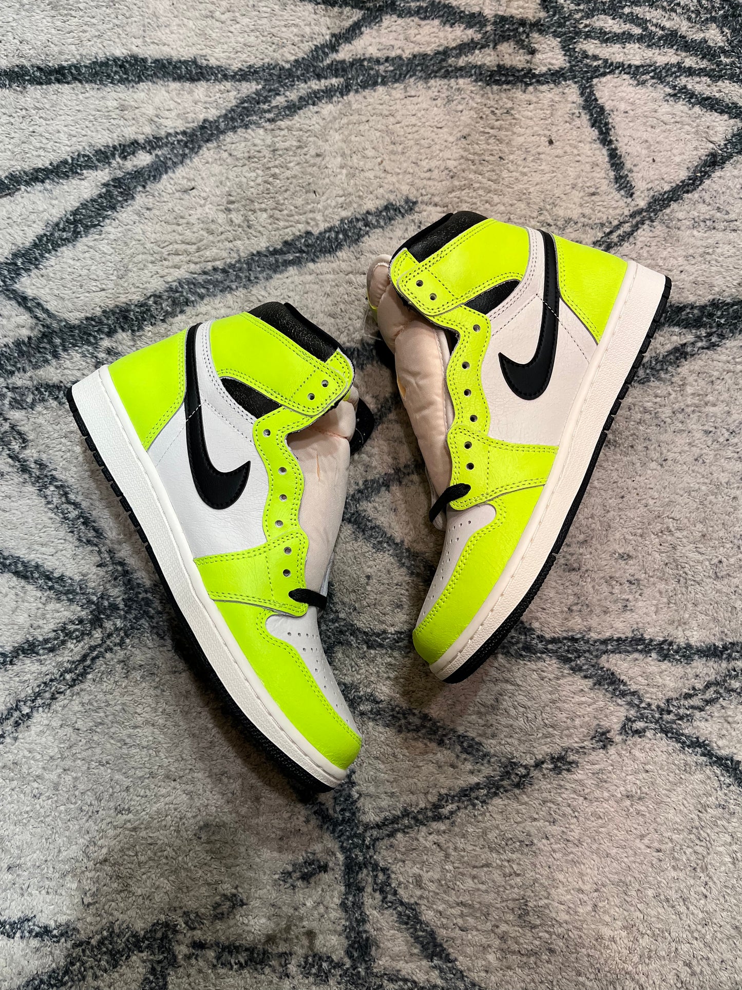 Air Jordan 1 Retro Volt Visionaire