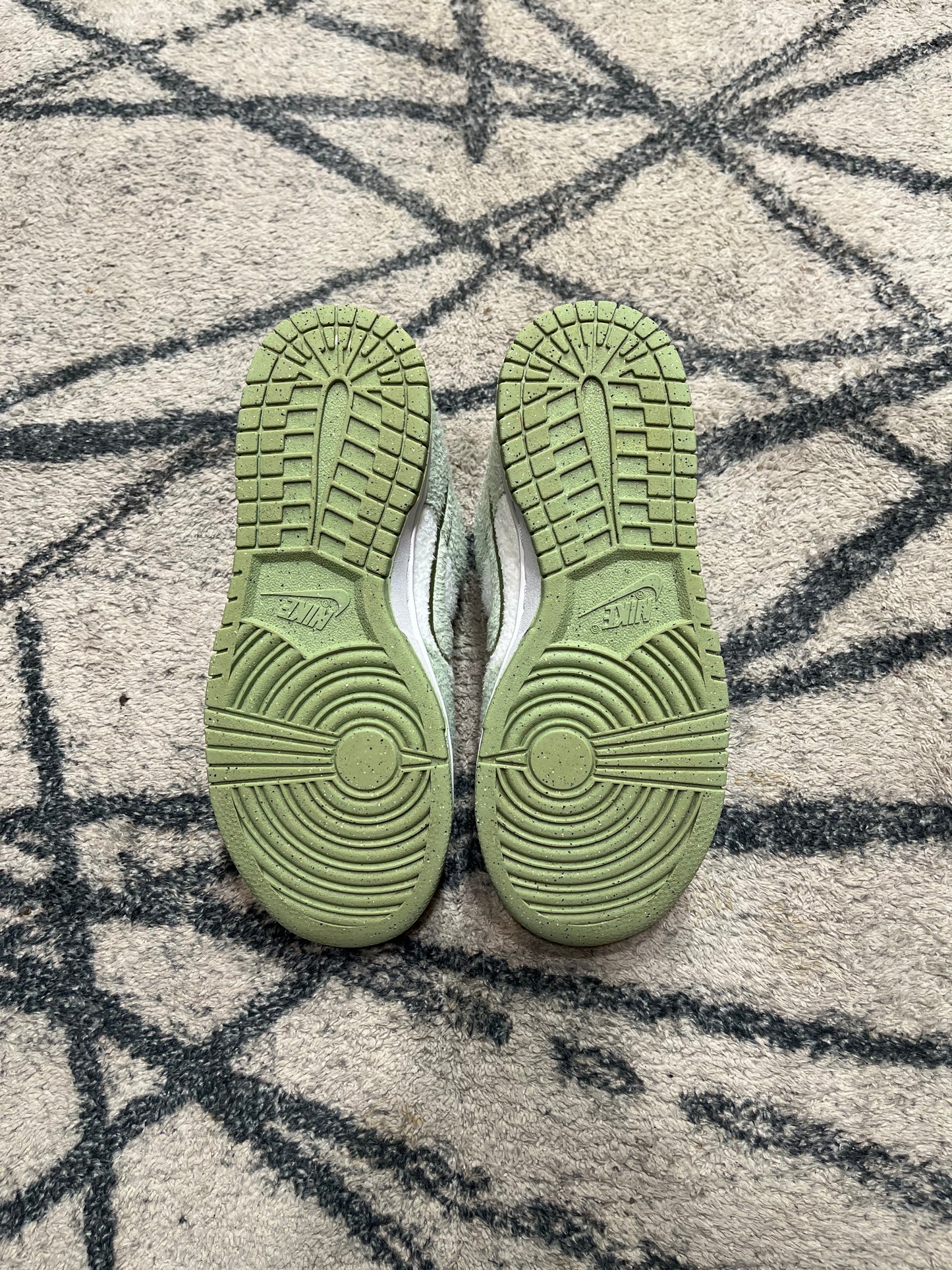 Nike Dunk Low SE Fleece Green