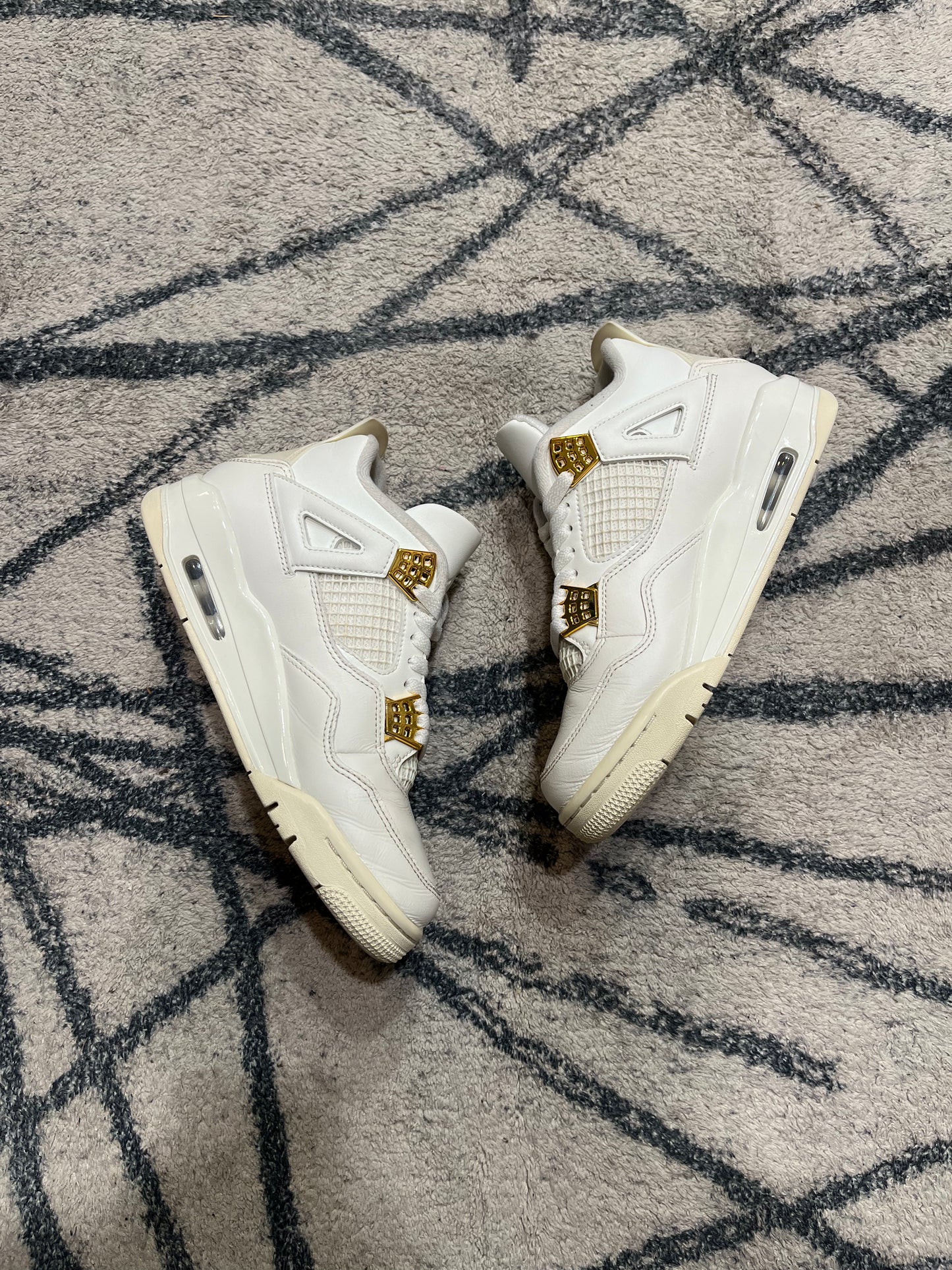 Air Jordan 4 Metallic Gold