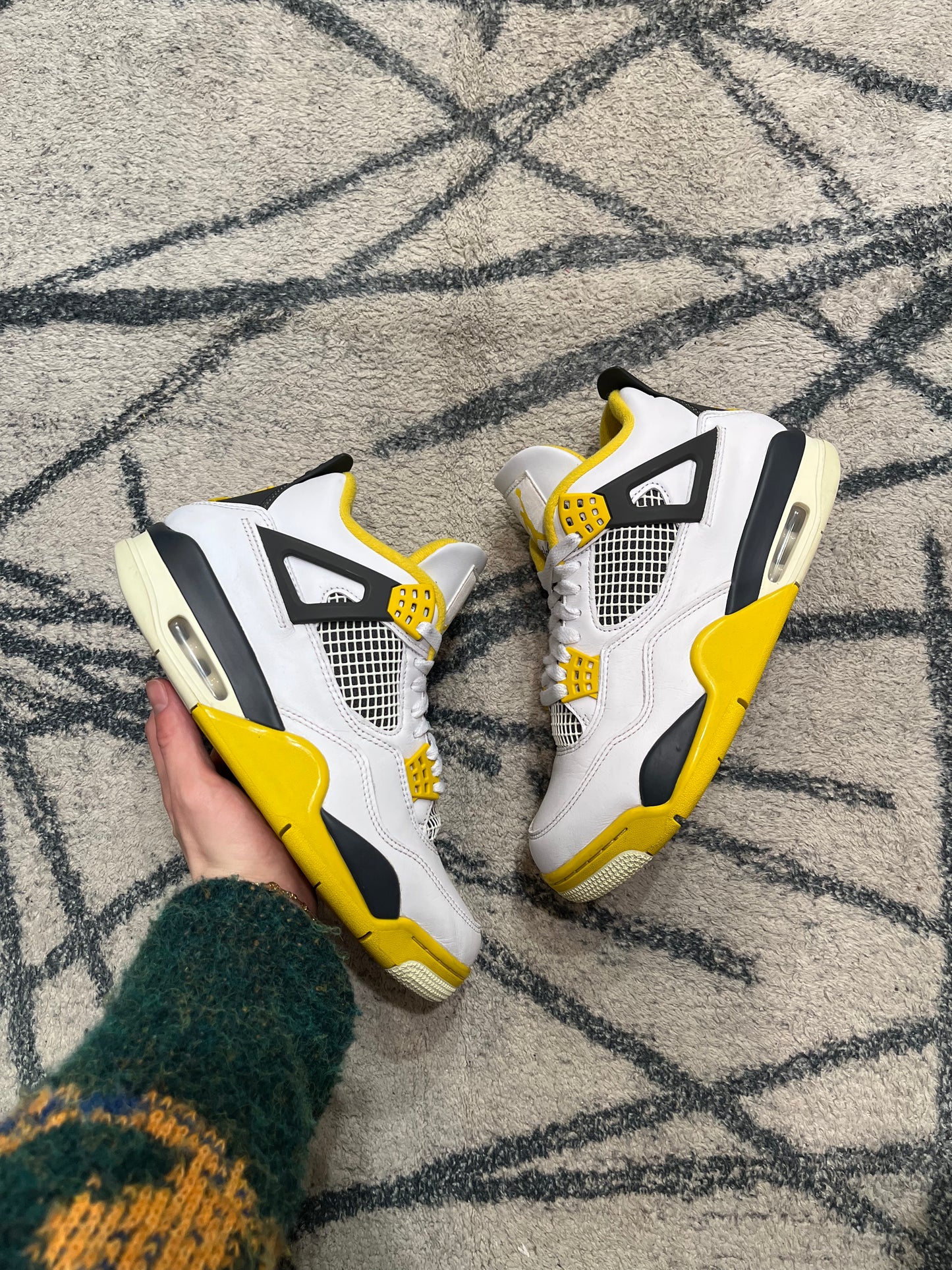 Air Jordan 4 Vivid Sulfur