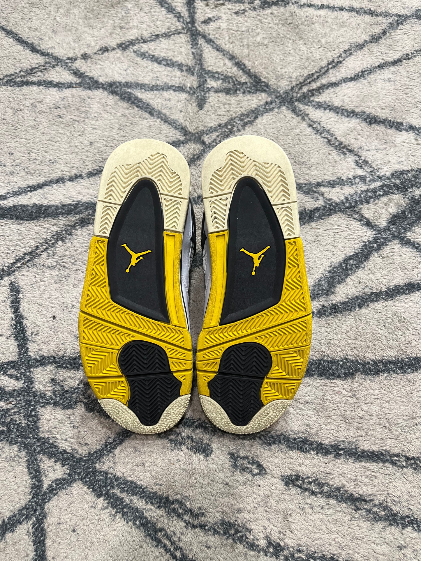 Air Jordan 4 Vivid Sulfur