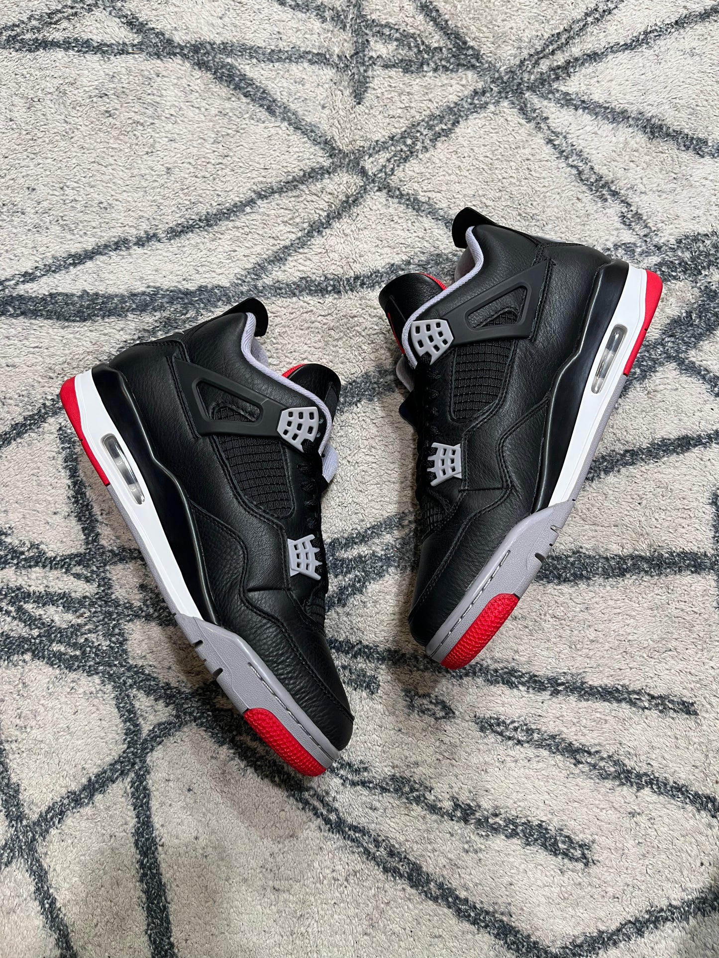 Air Jordan 4 Black Fire Red