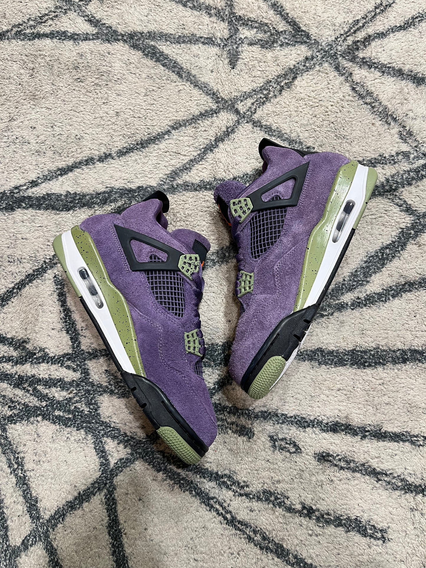 Air Jordan 4 Canyon Purple