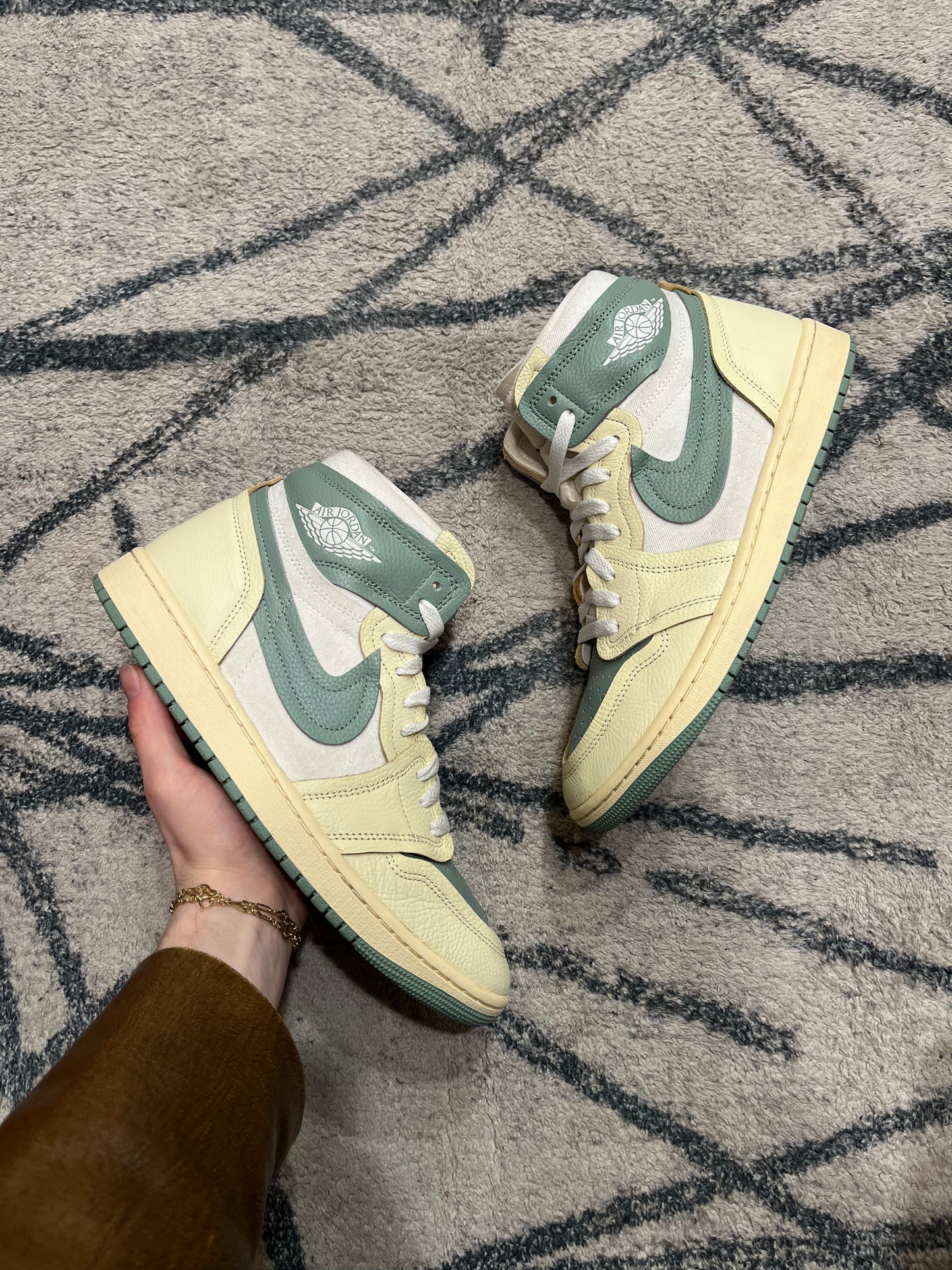 Air Jordan 1 Jade Smoke