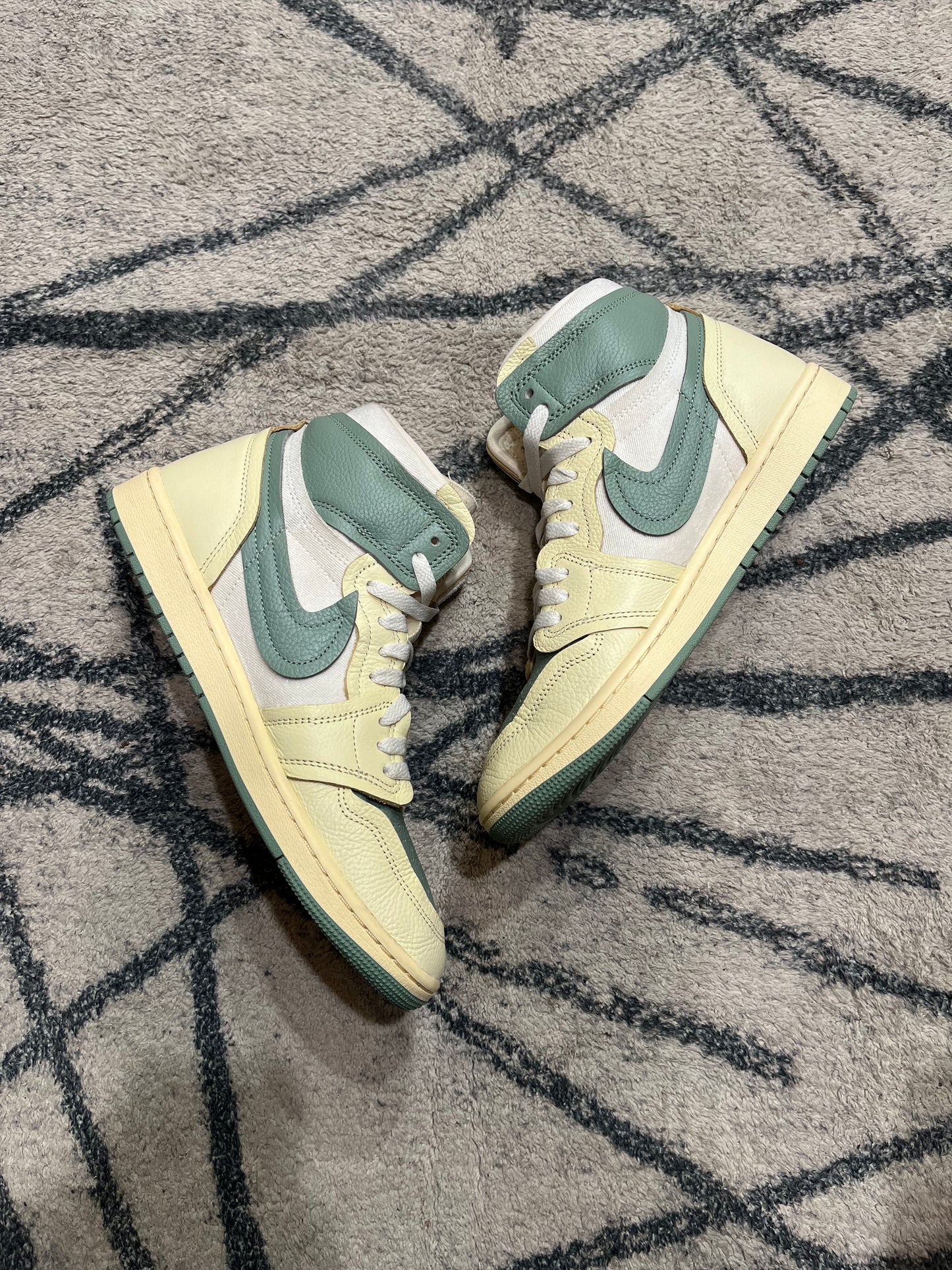 Air Jordan 1 Jade Smoke