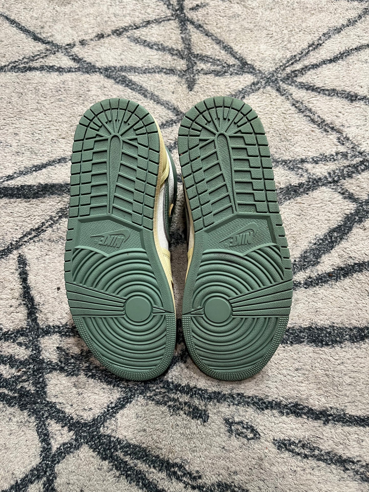 Air Jordan 1 Jade Smoke