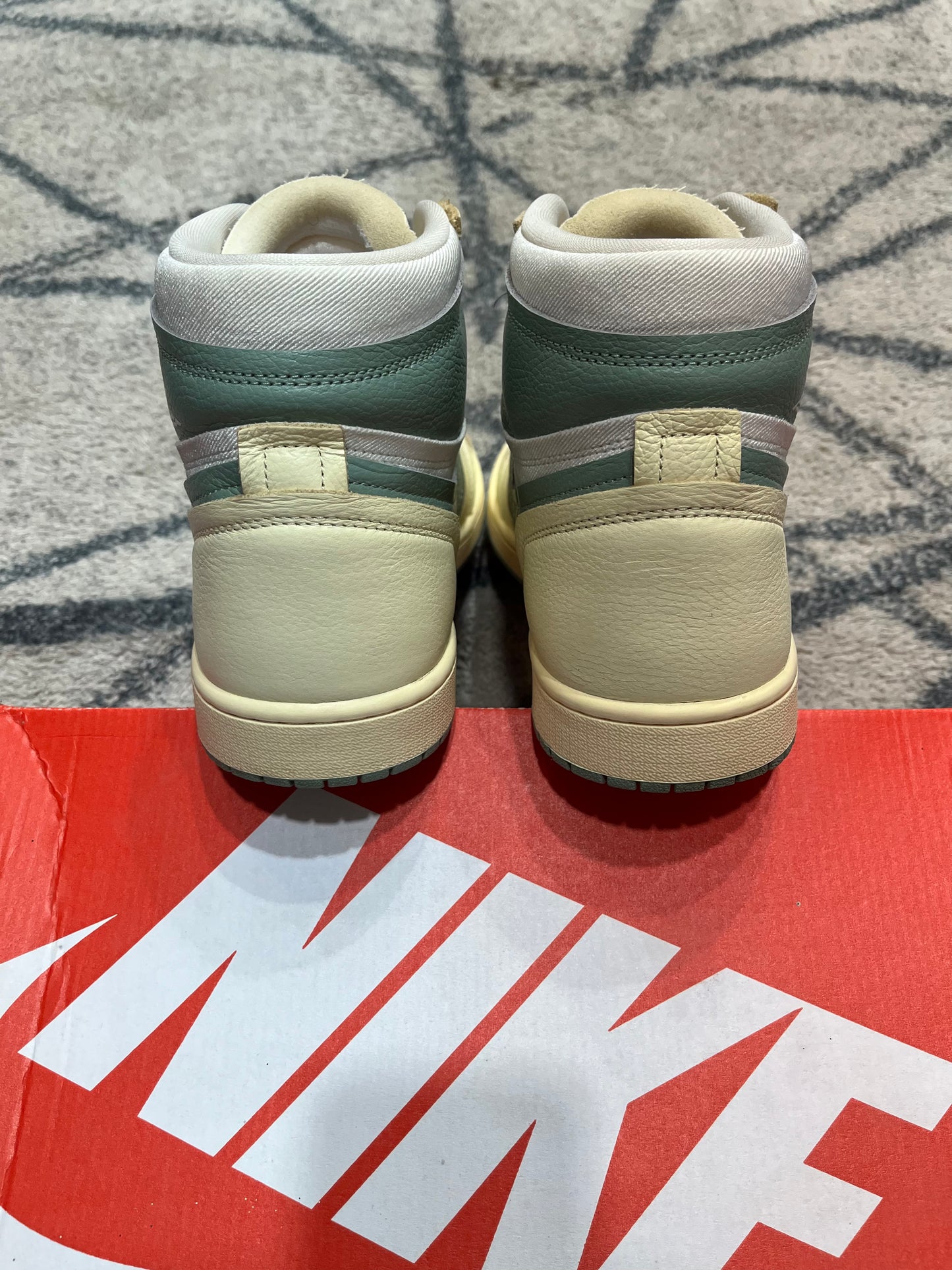 Air Jordan 1 Jade Smoke