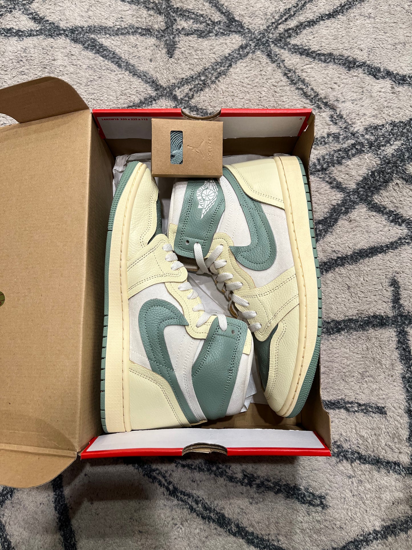 Air Jordan 1 Jade Smoke
