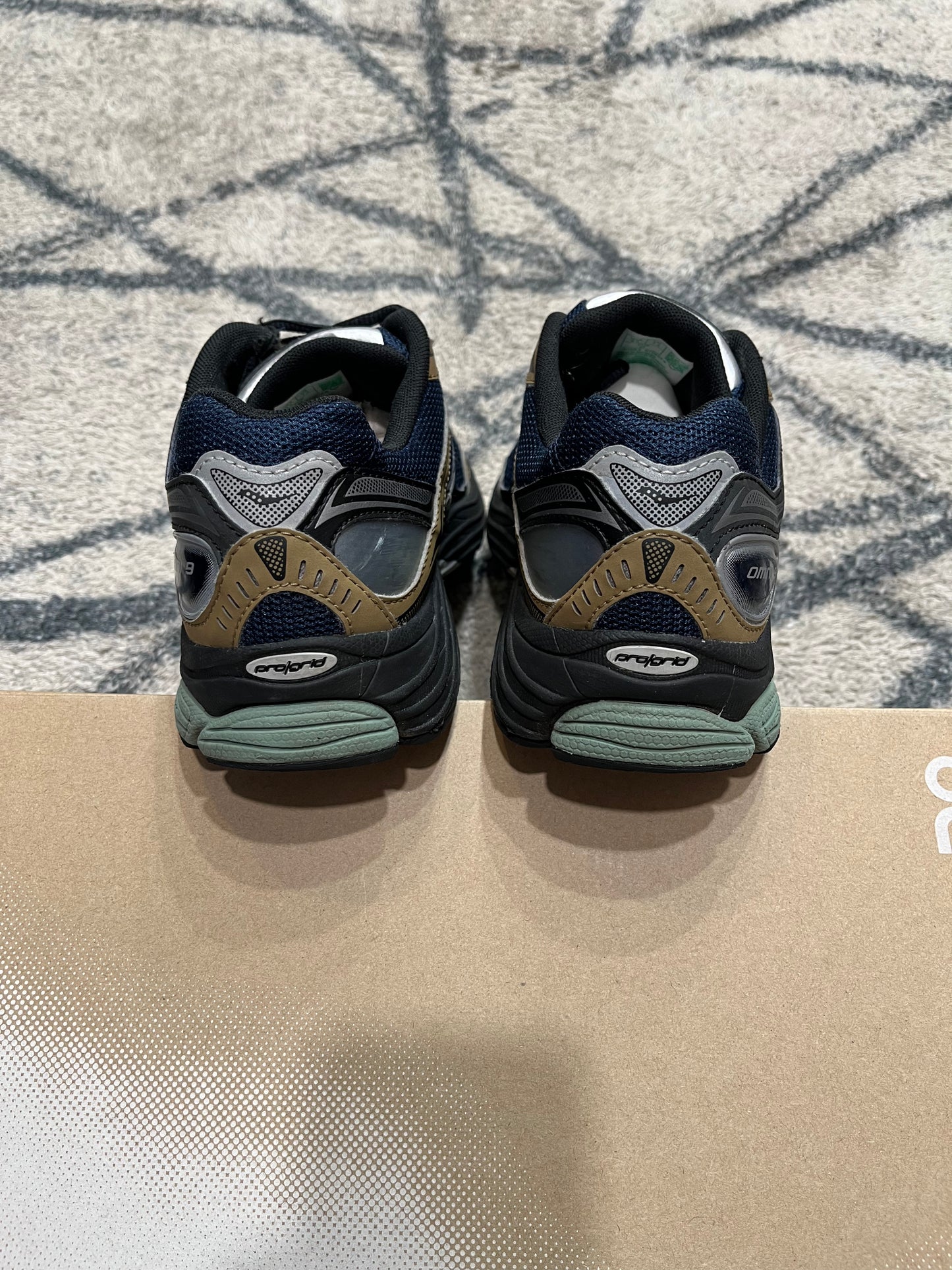 Saucony Omni 9 Navy Brown