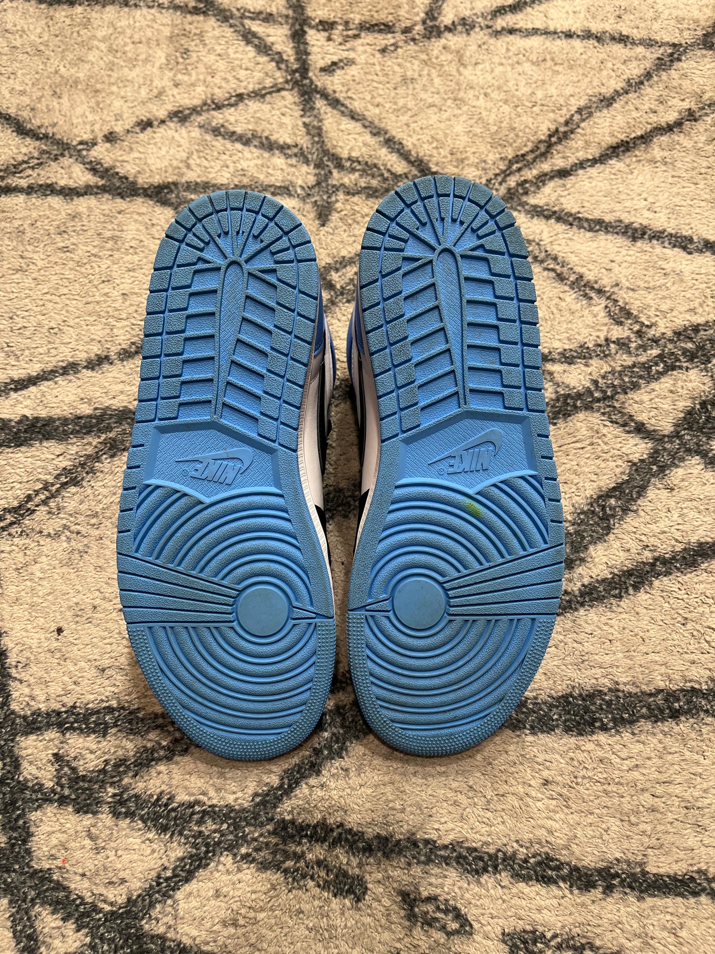 Air Jordan 1 University Blue