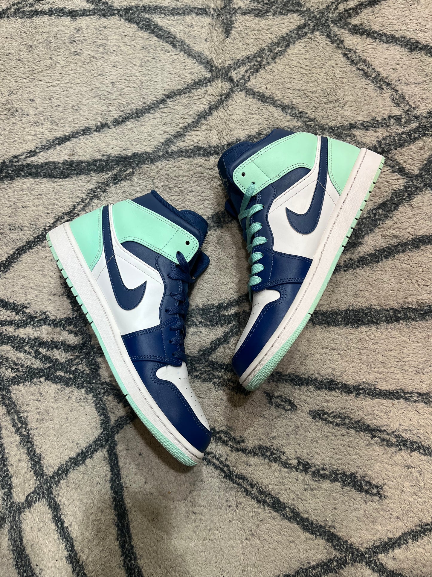 Air Jordan 1 Mid Blue Mint