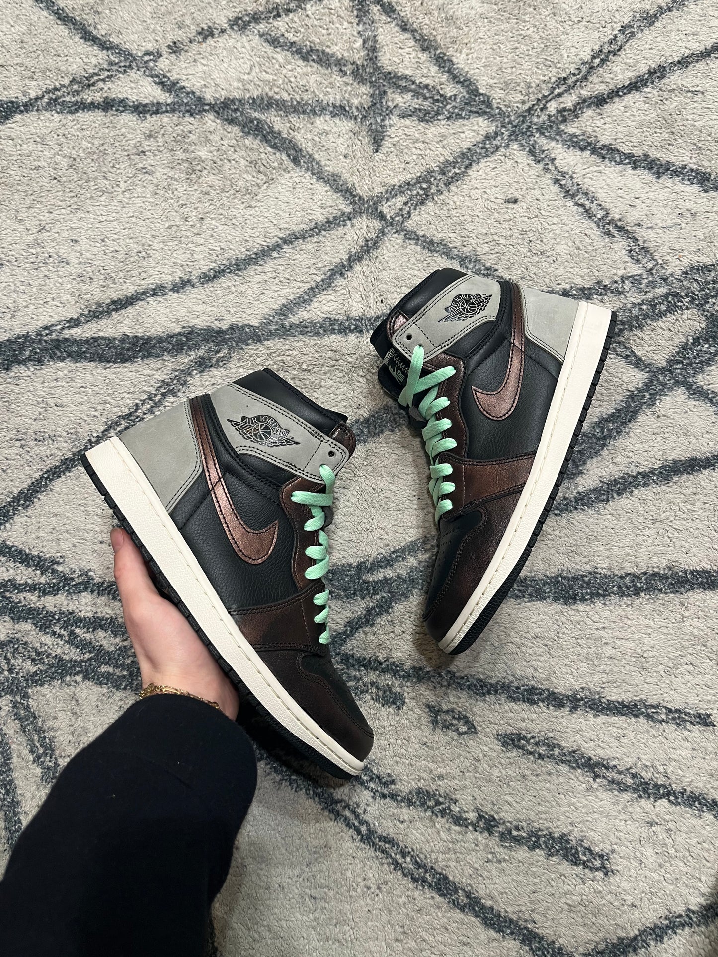 Air Jordan 1 Shadow