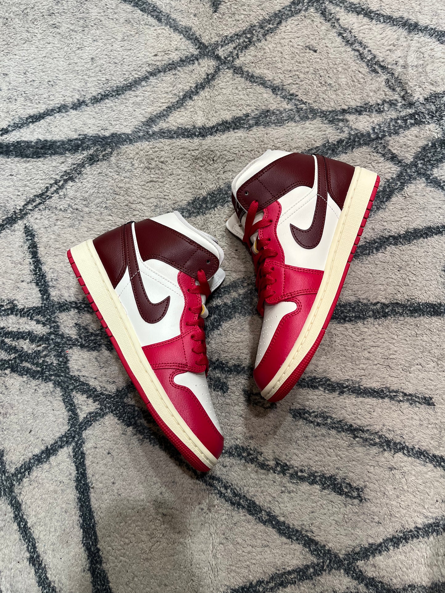 Air Jordan 1 Mid Dark Team Red