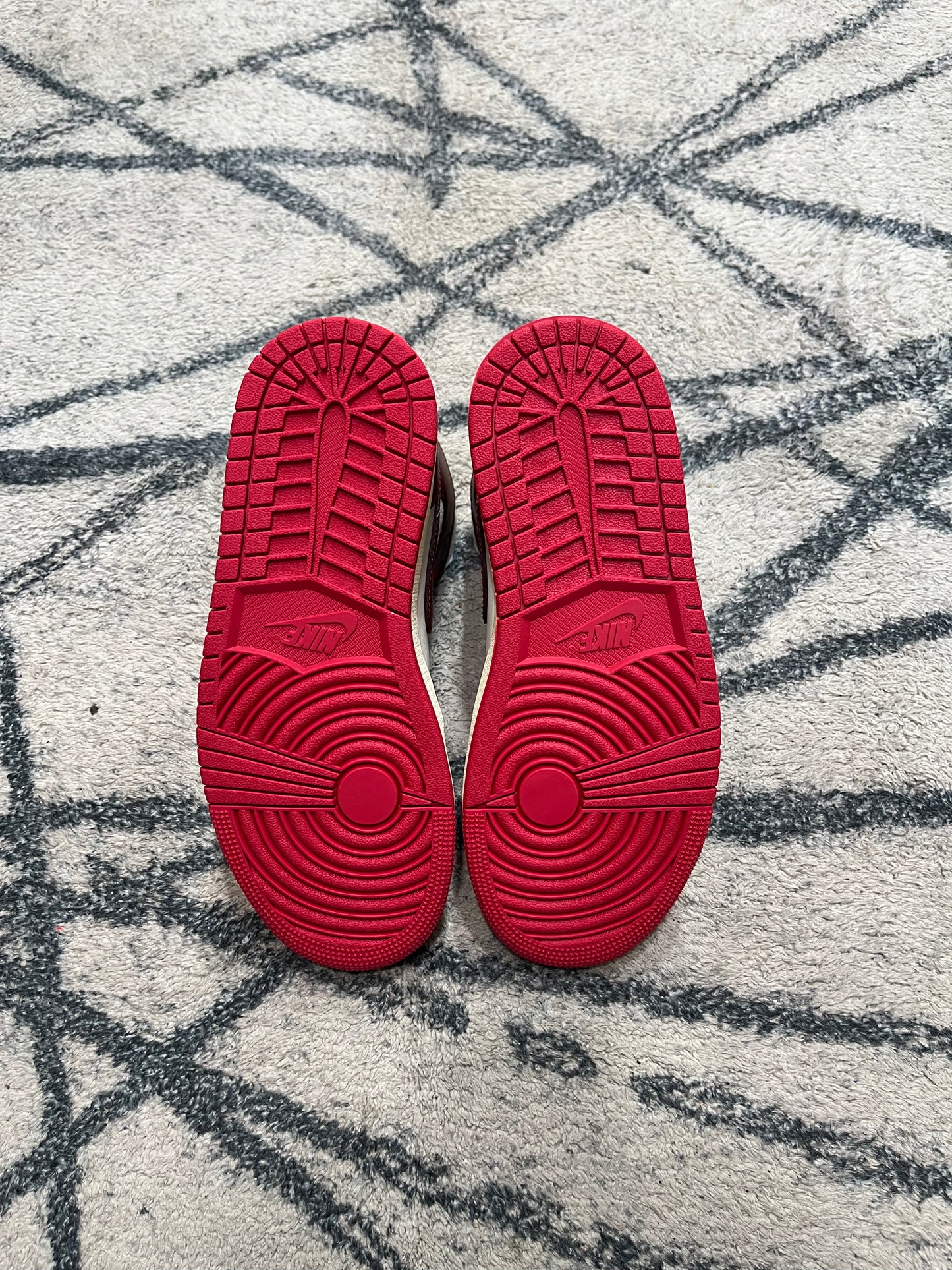 Air Jordan 1 Mid Dark Team Red