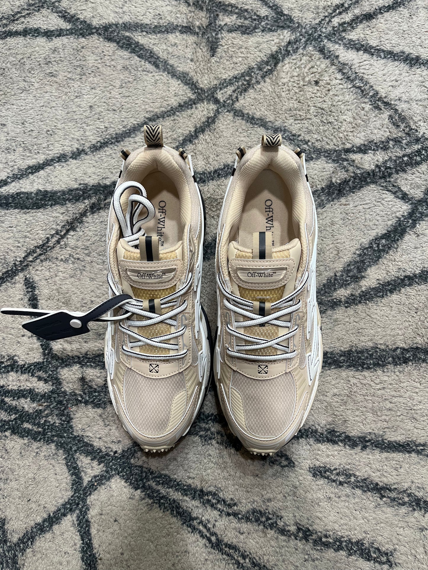 Off White Be Right Vintage Black Beige
