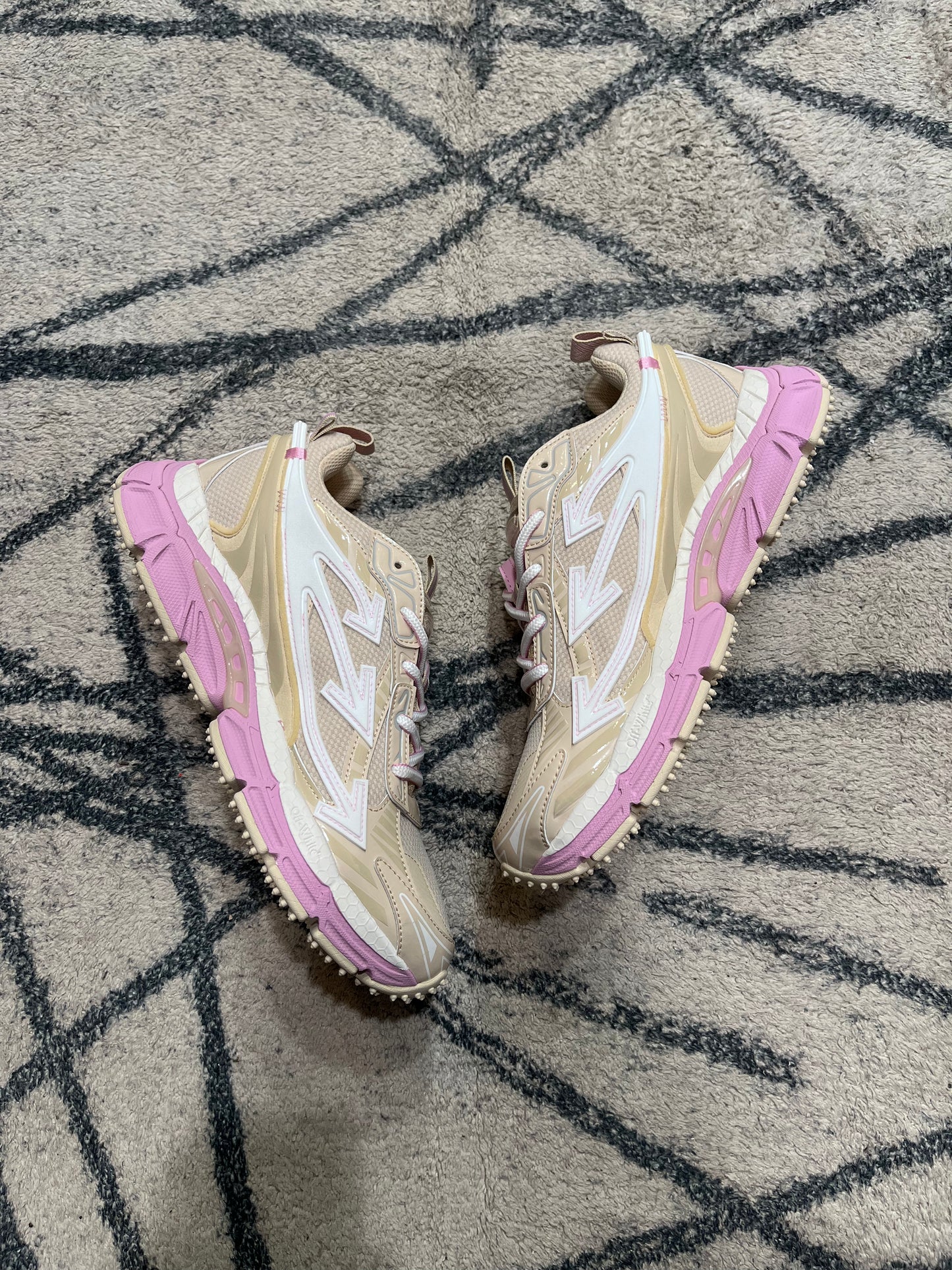 Off White Be Right Back Pink Cream