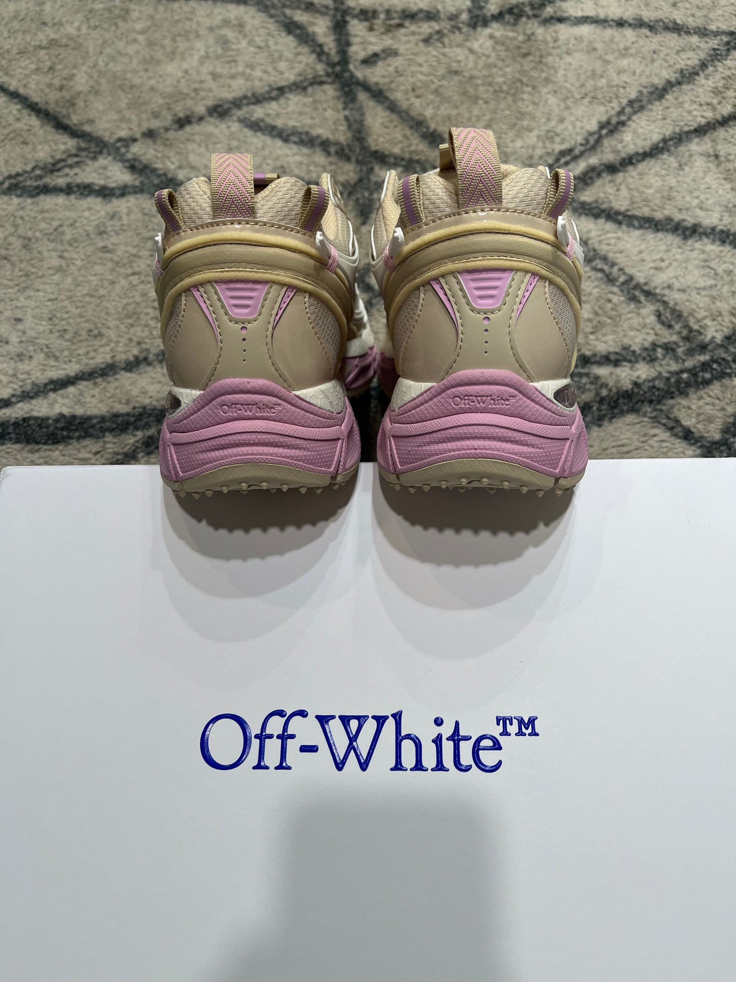 Off White Be Right Back Pink Cream