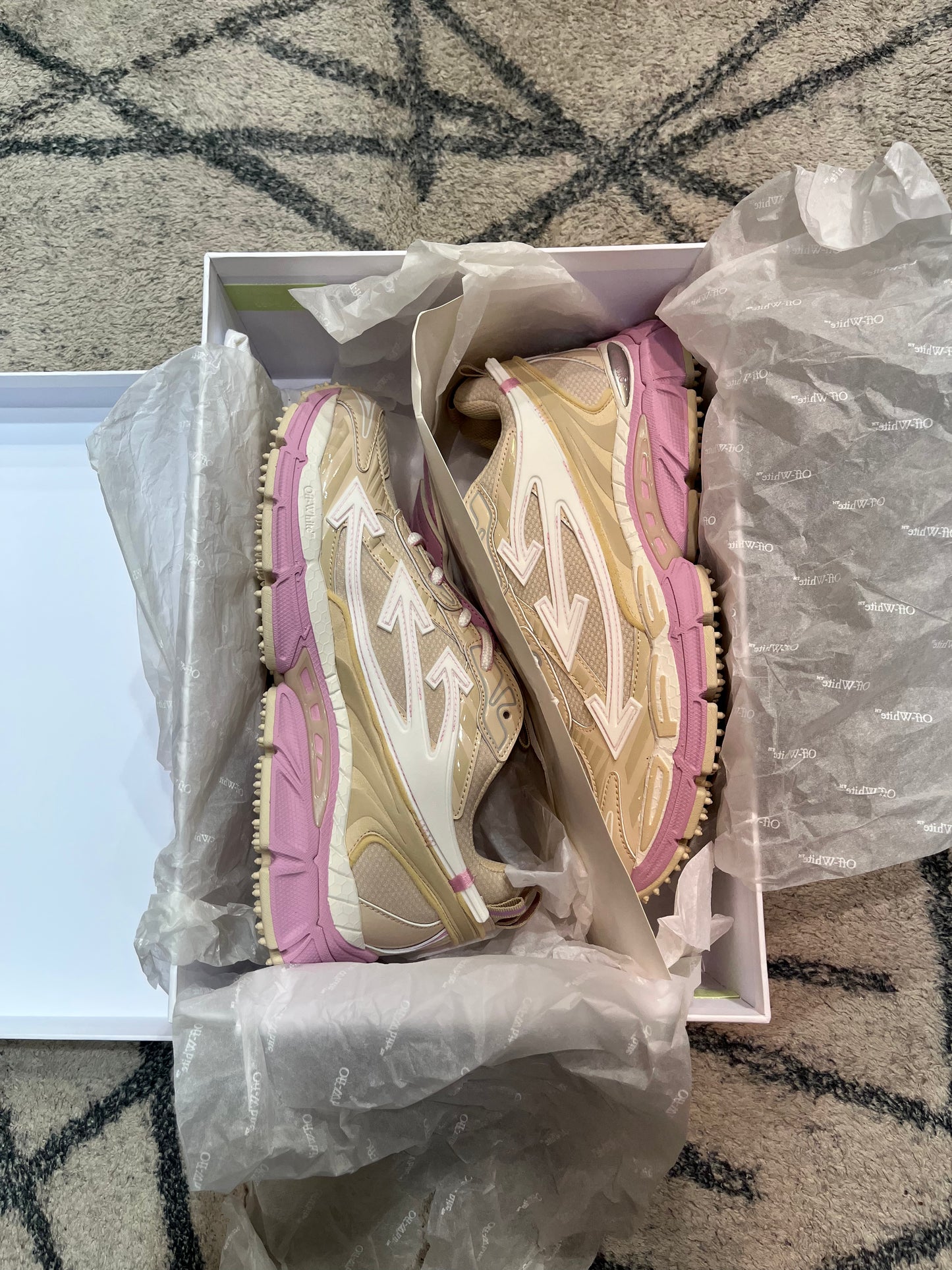 Off White Be Right Back Pink Cream