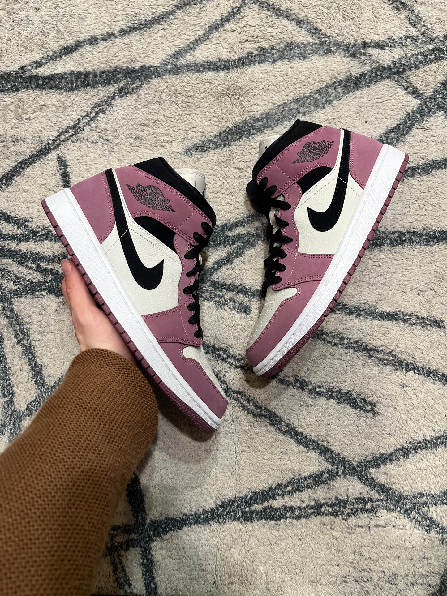 Air Jordan 1 Mid Barely Rose
