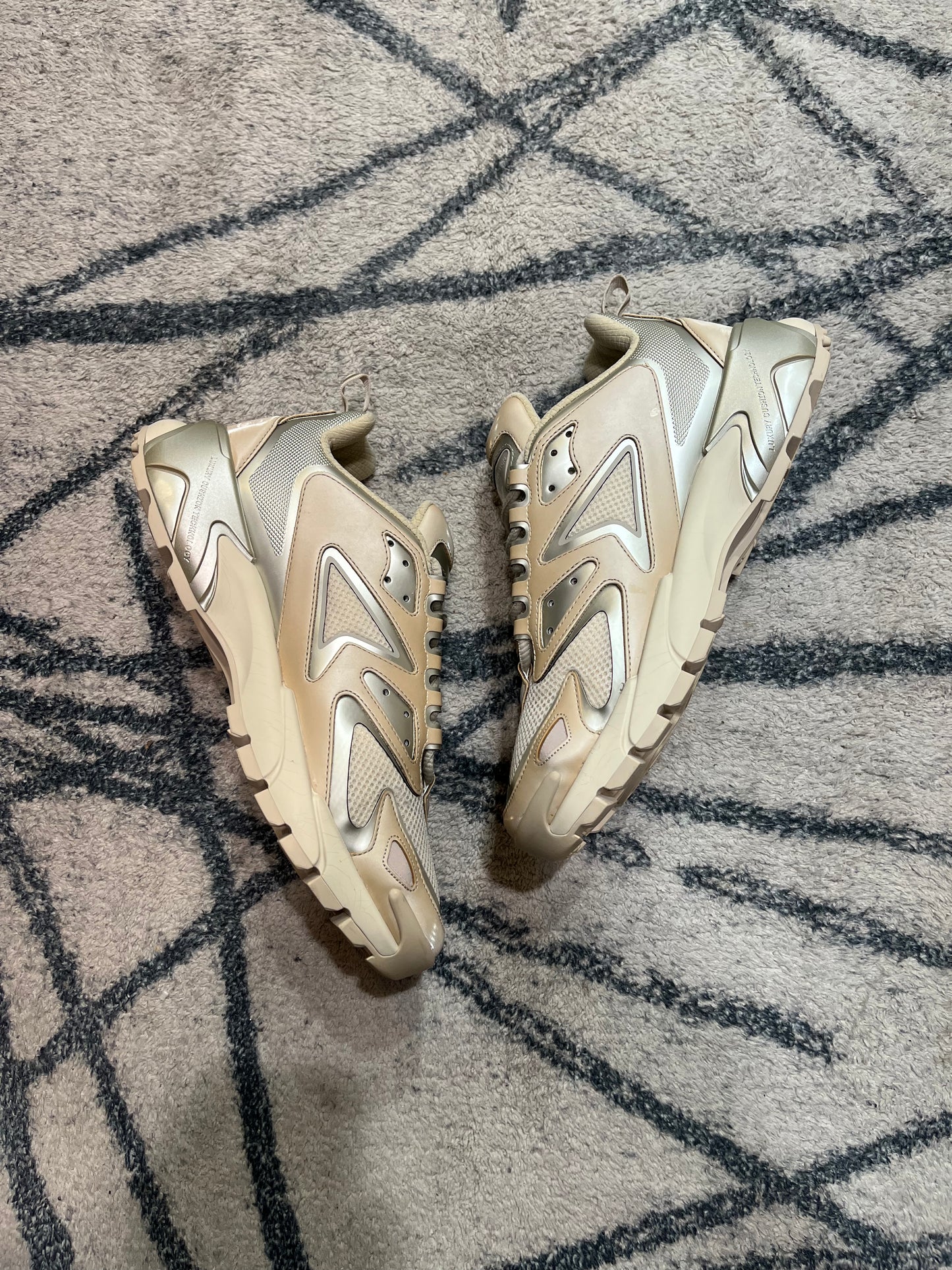 Louis Vuitton Runner Beige