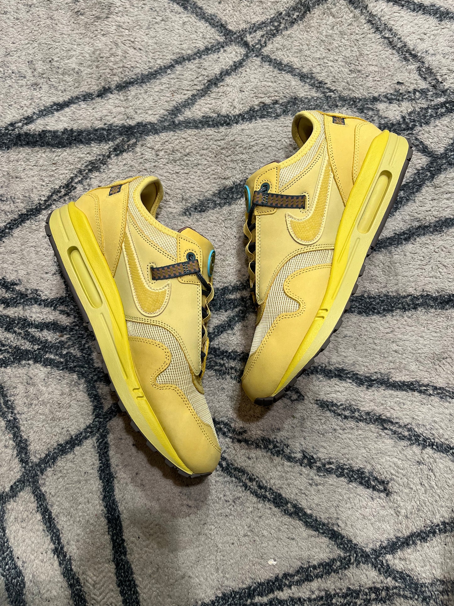 Nike Air Max 1 Travis Scott Saturn Gold